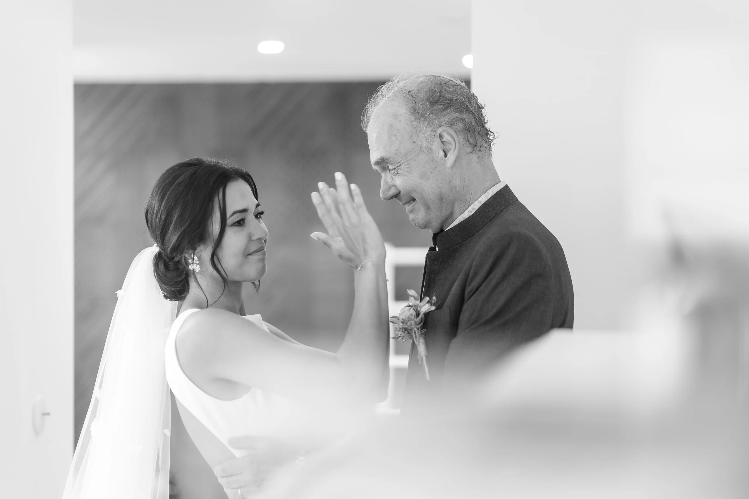 Tope-là entre la mariée et son père, noir et blanc, jardins de Coppélia