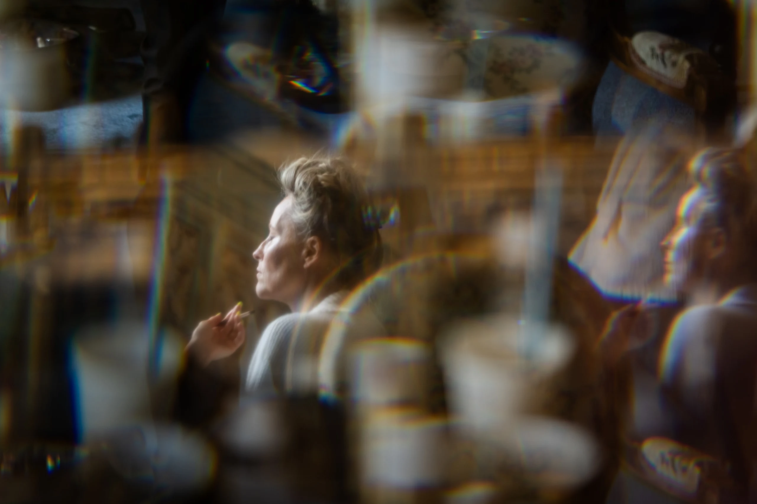 A guest’s face through the reflections of the dinner, château de Saint-Martin-du-Tertre