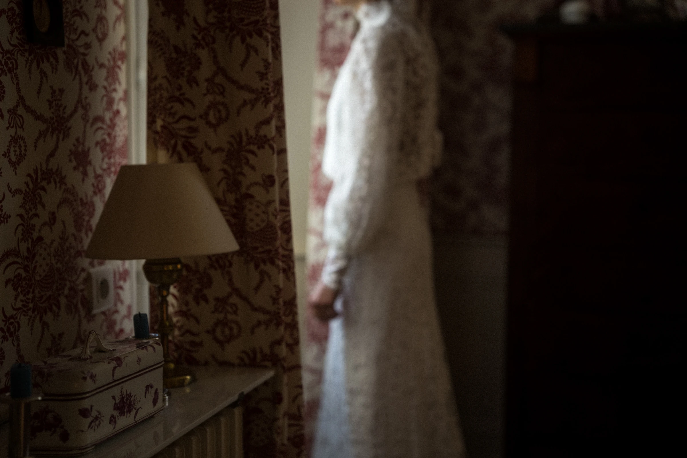 The bride in lace by the window, morning light