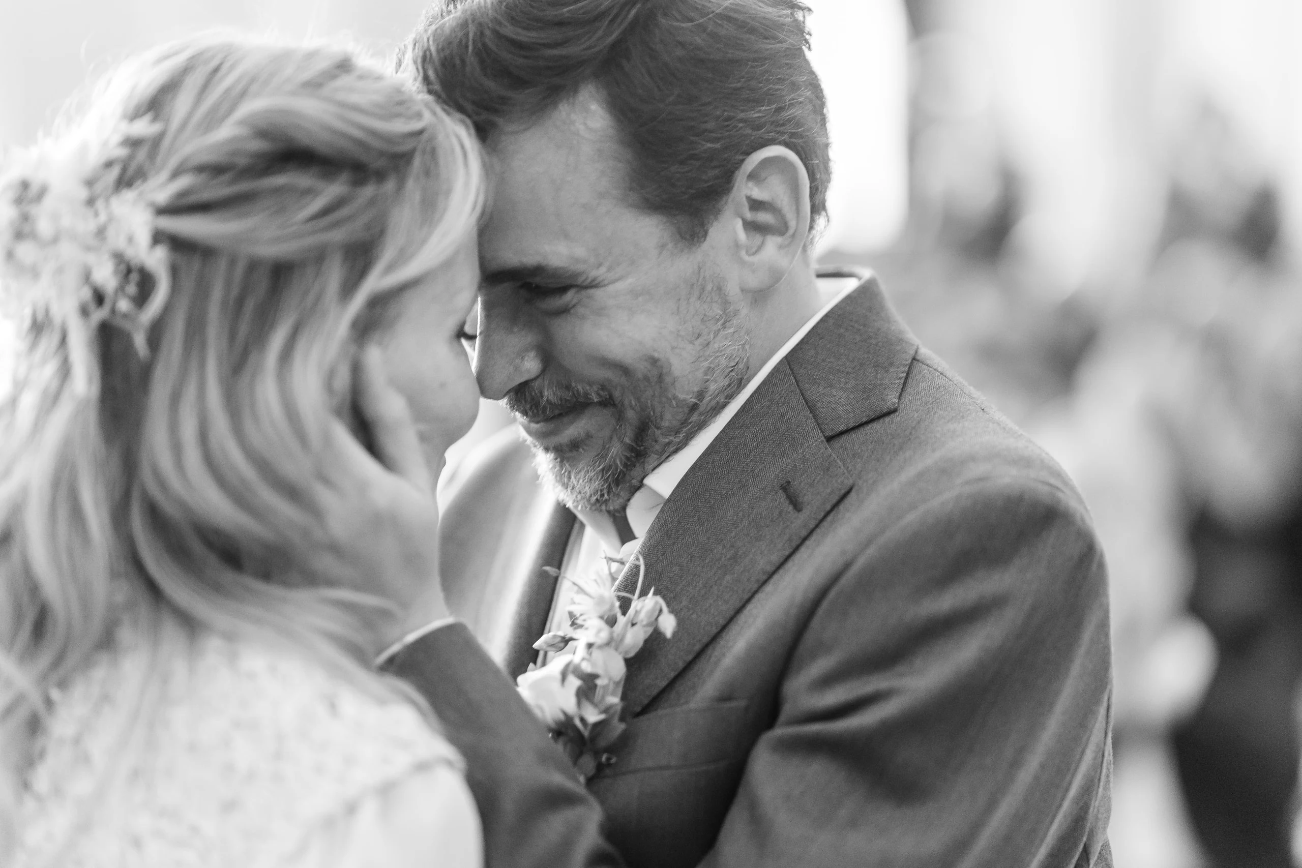Forehead to forehead, black and white, château de Saint-Martin-du-Tertre