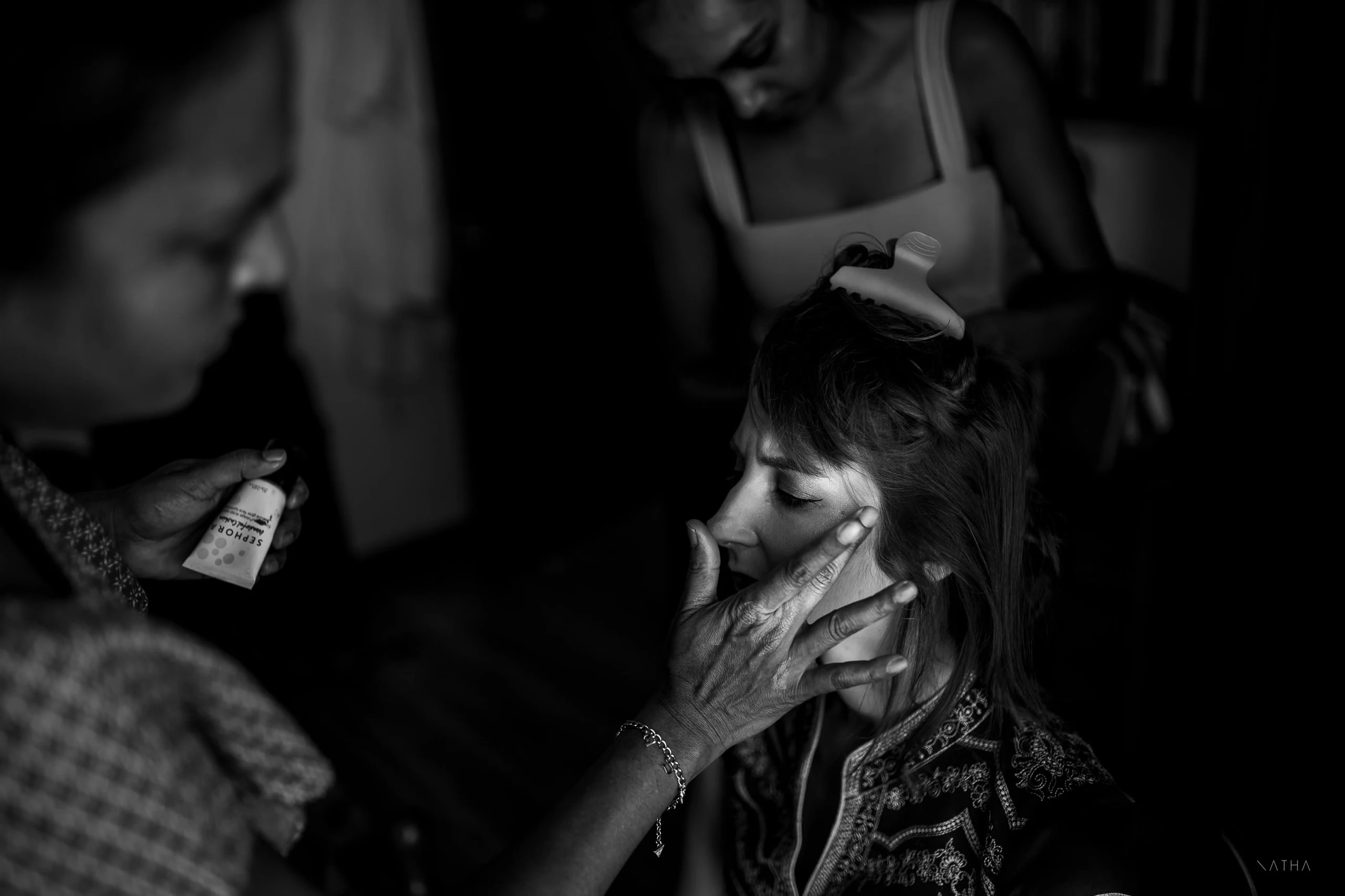 Les préparatifs de la mariée, noir et blanc, île Maurice