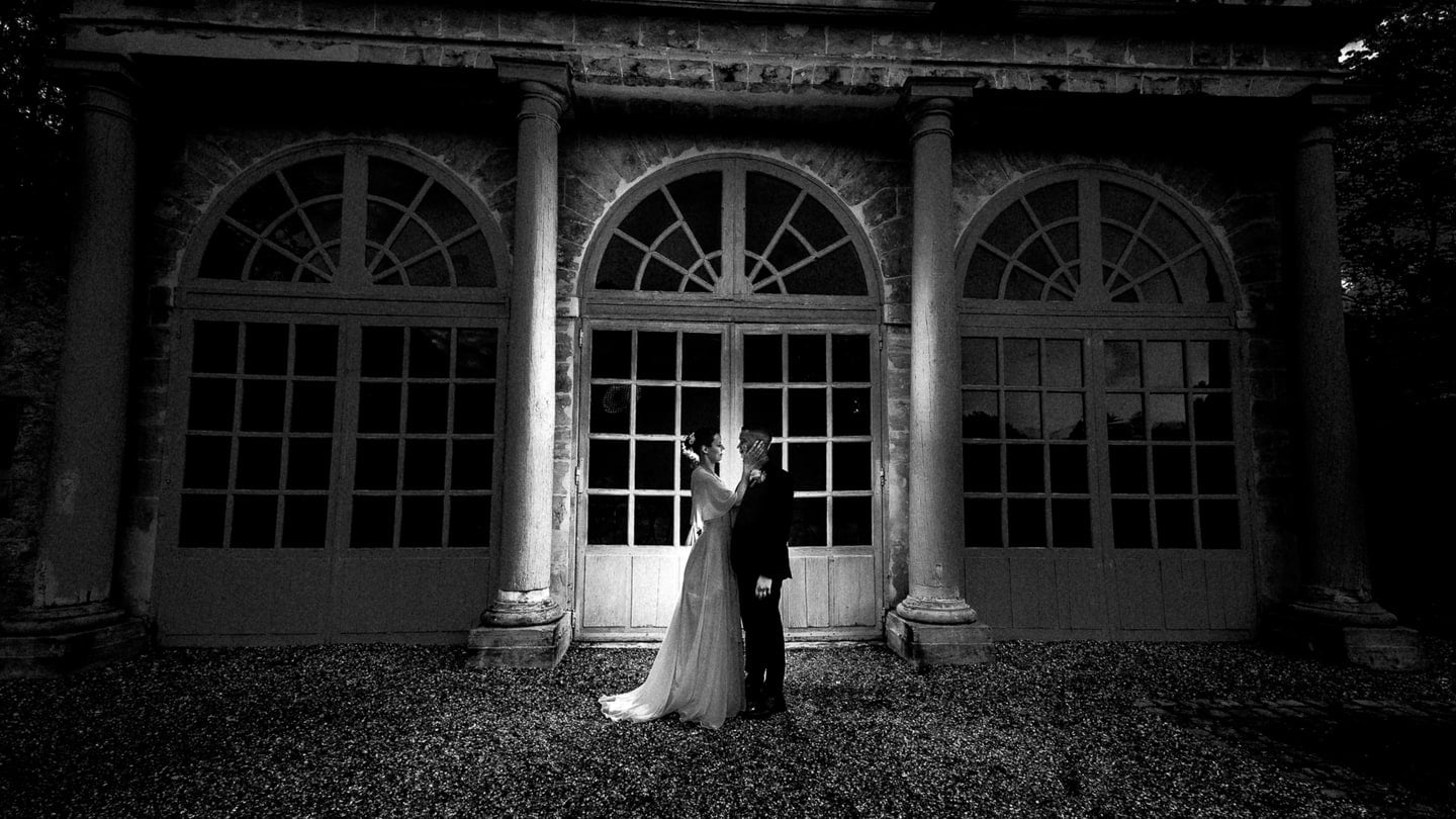 Mariage d'Ophélie et Christophe en région Centre Val de Loire par un photographe haut de gamme du Loiret avec une photo en Noir et blanc
