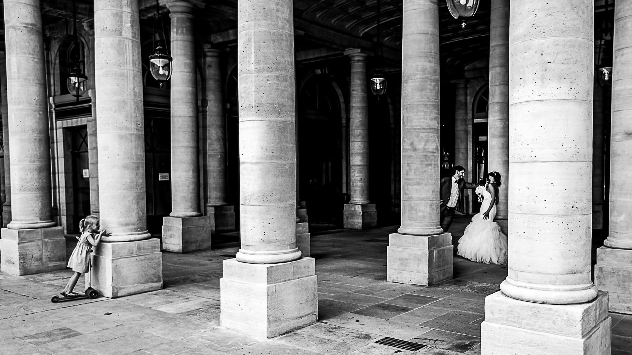 Mariage luxe de Charly au palais Royal à Paris en île de France par un photographe haut de gamme de la Région Centre Val de Loire à Gien dans le Loiret