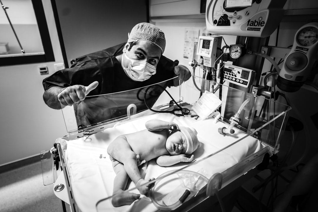 Photographe accouchement césarienne maternité de Gien Loiret France bébé