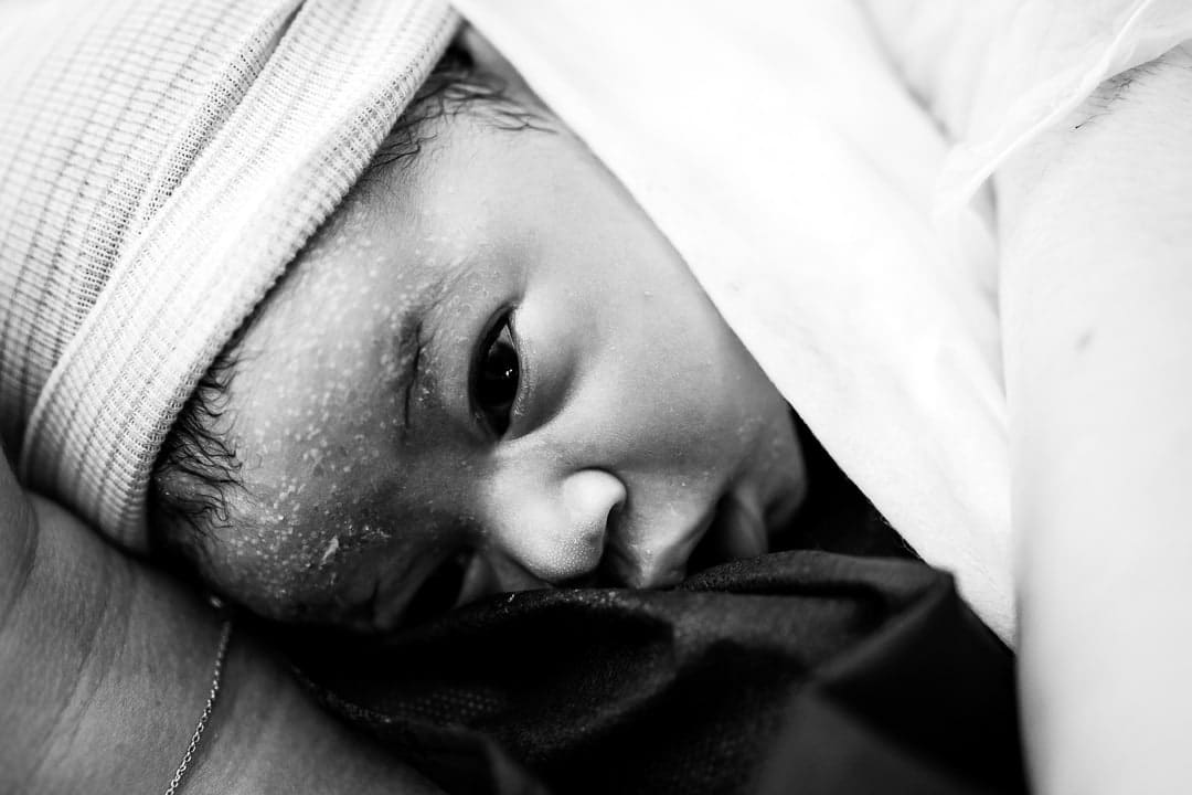 Photographe bébé reportage accouchement en maternité de Gien Loiret Centre Val de Loire