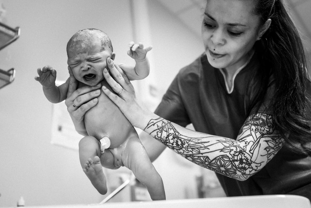reportage famille Loiret maternité Gien photographe naissance bébé sage femme